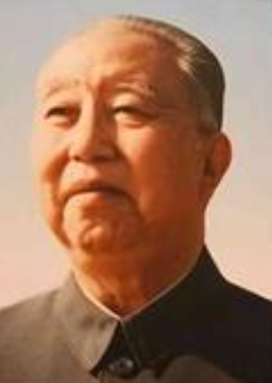 1974年，华国锋低调参加女儿家长会，同学家长：请问您贵姓啊？

1974年的北