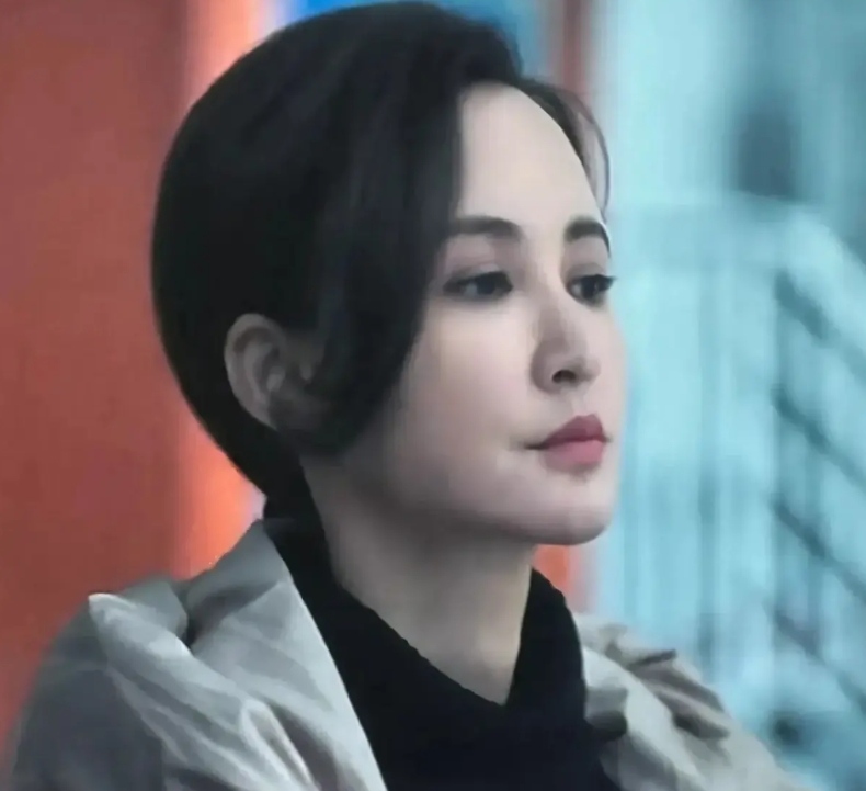 电视剧《漂白》中，张歆艺演的警察彭兆林的妻子，脸上的浓浓的妆容和郭京飞演的警察感