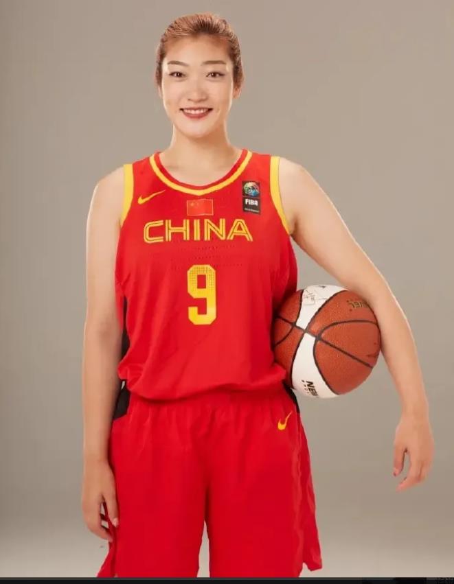 2025女篮亚洲杯，中国女篮需靠老将：
1：李月汝、
2：韩旭、
3：李梦、
4