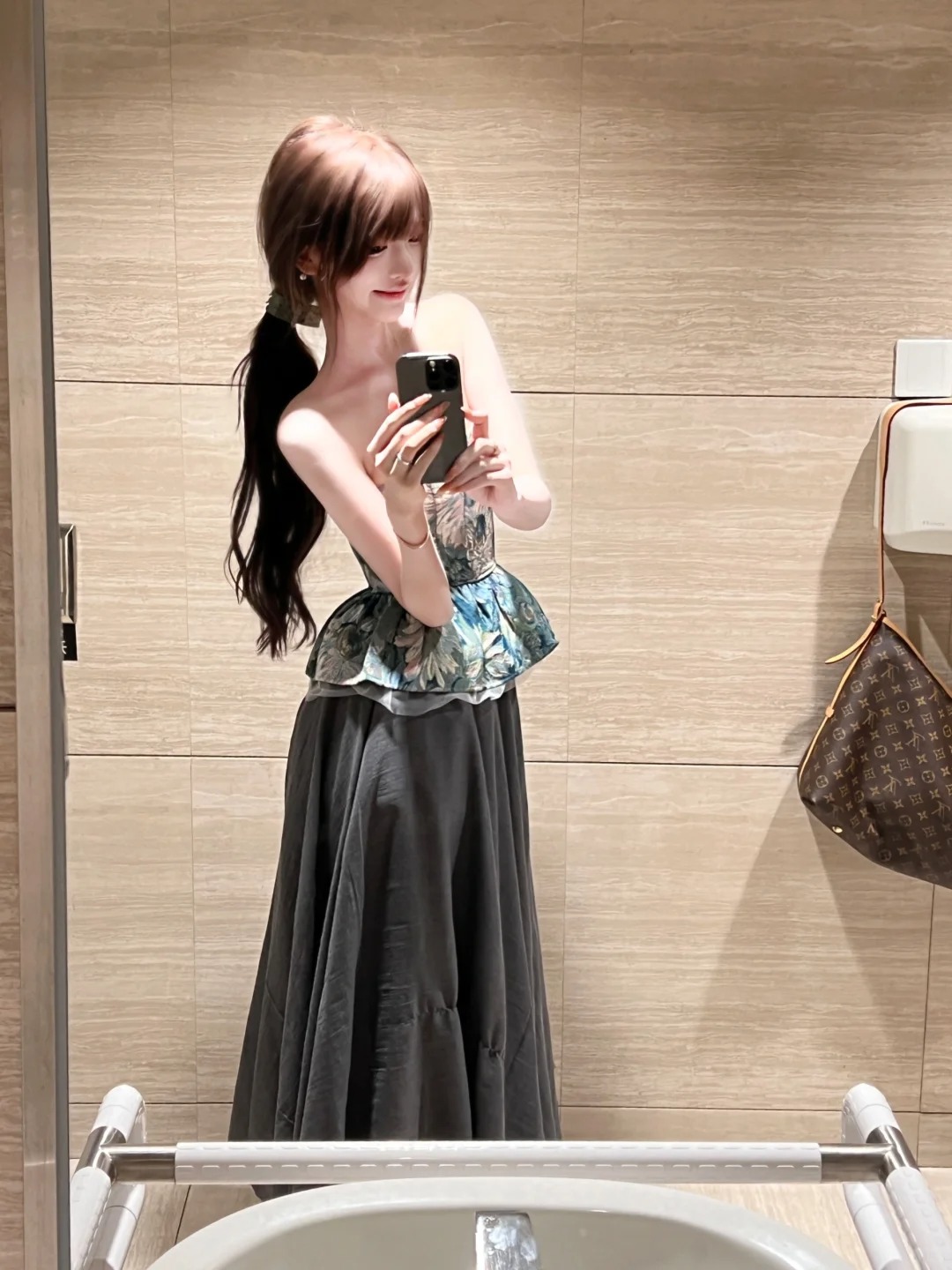 好美 对吗
开心的时候就会觉得自己好漂亮哦 自信宝宝！！