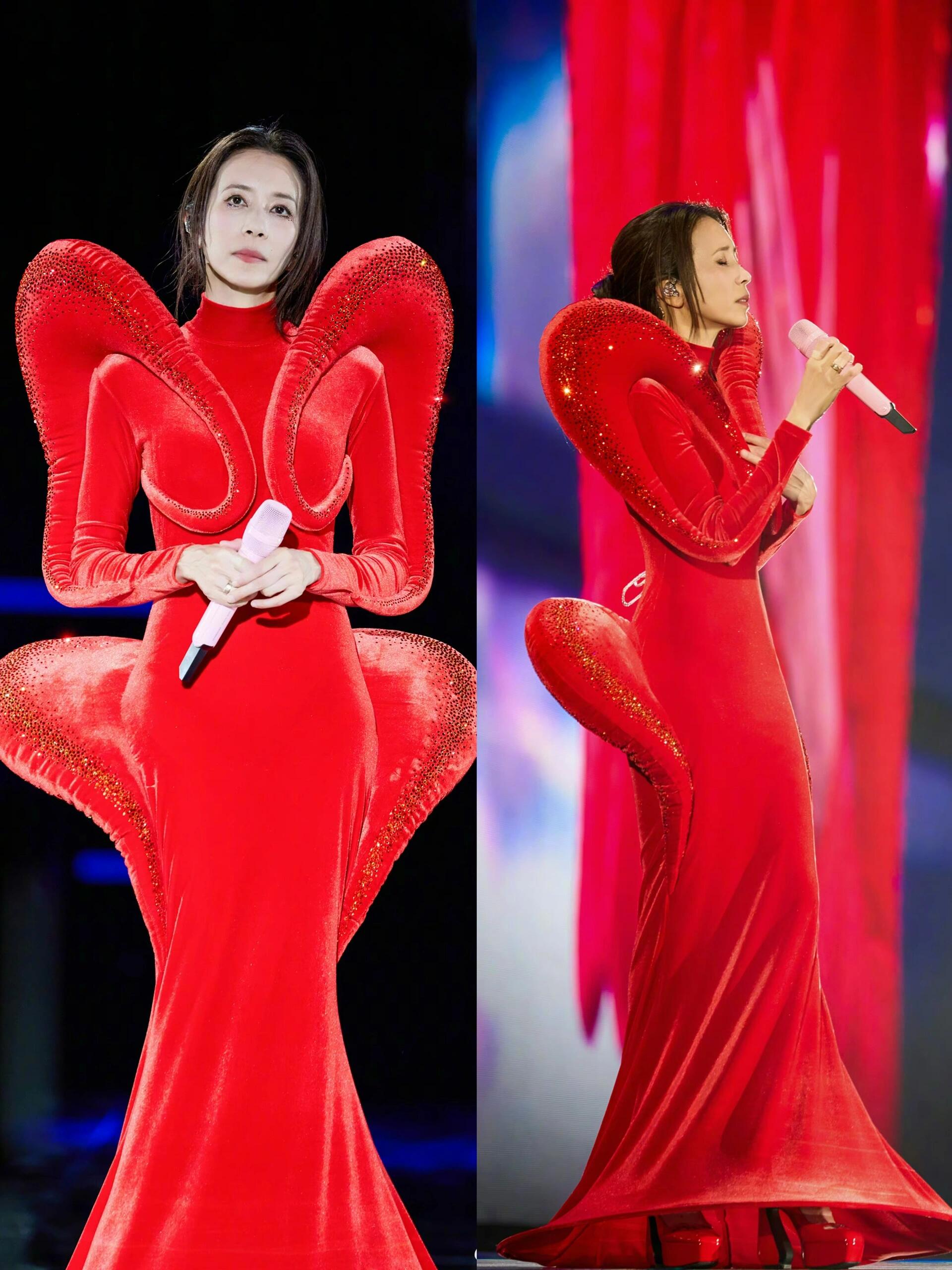 莫文蔚鸟巢演唱会衣服好另类！