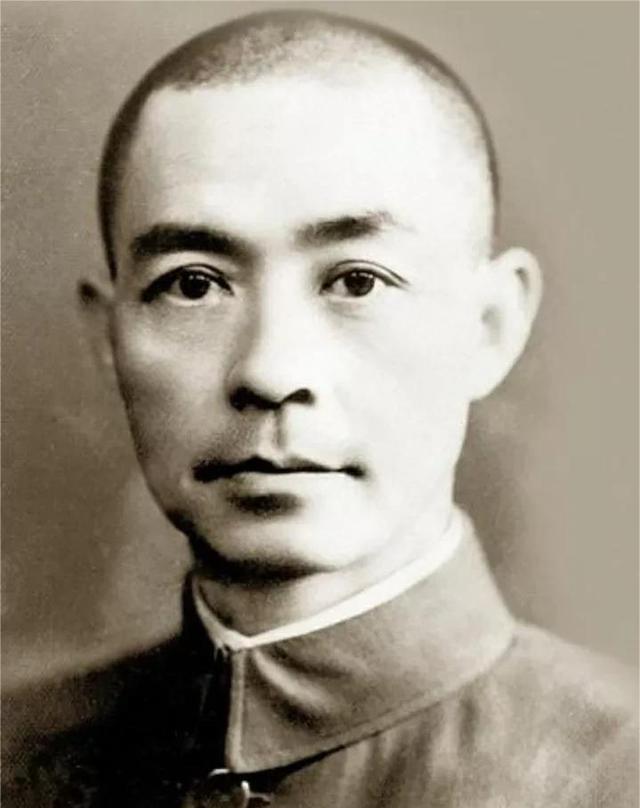 1937年7月28日，二十九军撤出北平。留守的张自忠对对秦德纯说：“你和宋先生成