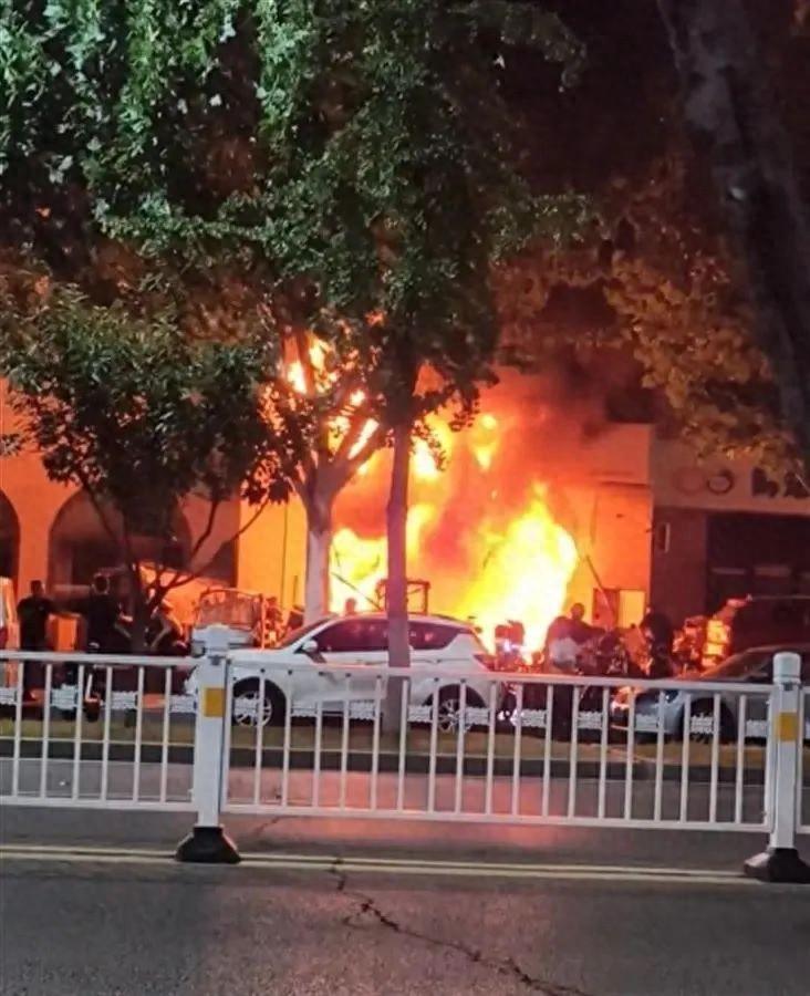 在宿迁发生了一起令人心碎的火灾事故，一家电动车店铺发生火灾，导致6人死亡。根据附