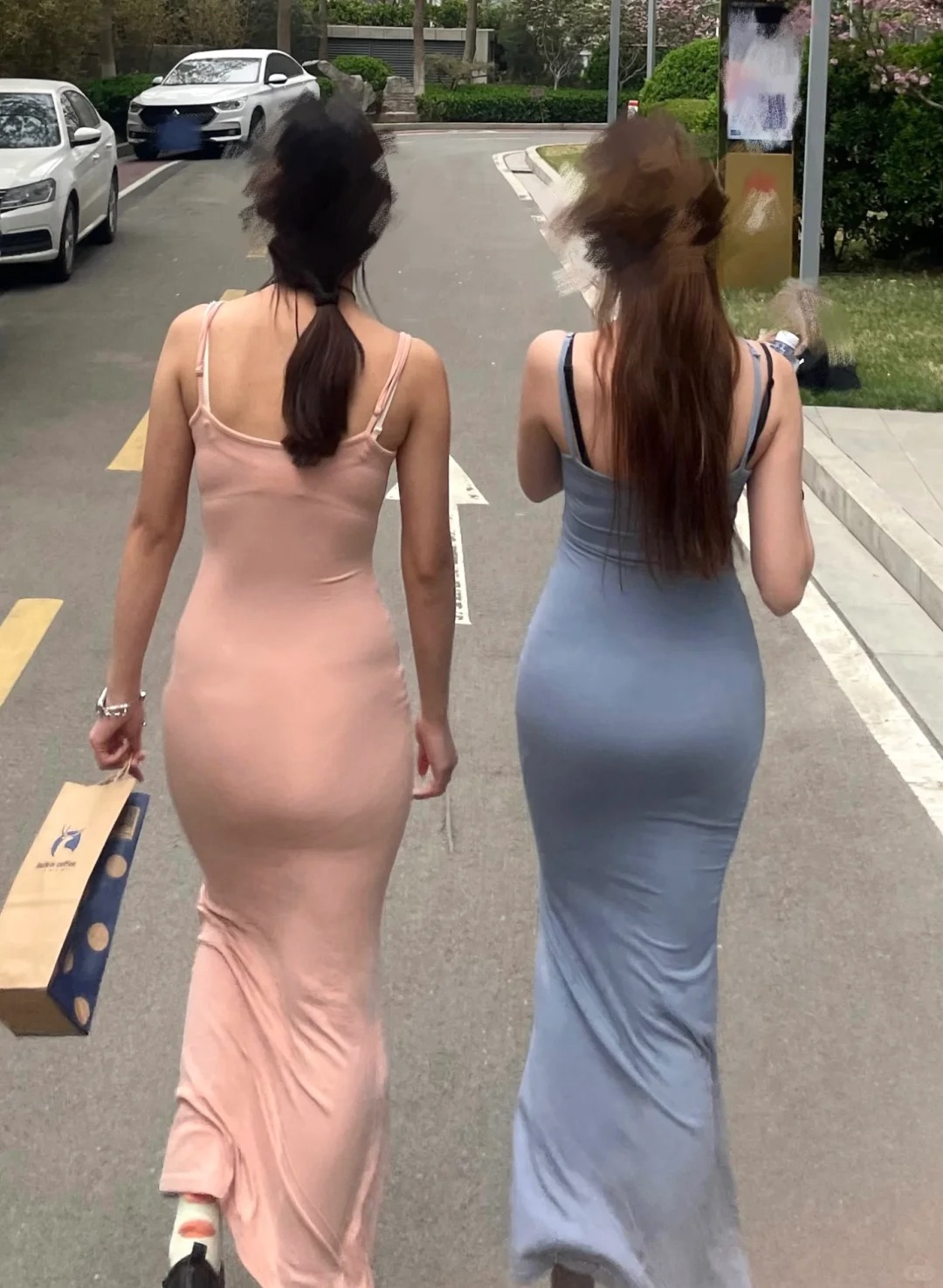 第一次这么直观的感受到。。。
九敏！没想到自己的屁股好丑啊，看同事穿这种紧身吊带