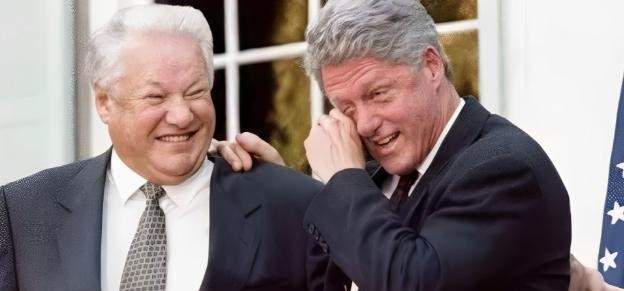 苏联没了！美国总统克林顿当着叶利钦的面，哈哈大笑，笑得那叫一个肆无忌惮！这可是国