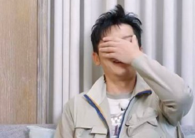 李晨听到“亲爱的”瞬间变脸，这反应也太逗了吧！#跑男团听到亲爱的全体猴化#