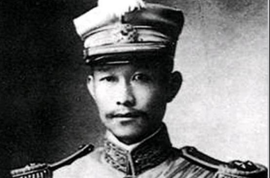 1904年，蔡锷迎娶刘长姑，可新娘却在婚礼前变卦，众人焦急之时，一个女子突然站出