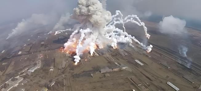 俄罗斯本土遭到导弹袭击！这一突发事件犹如一记重锤，狠狠砸在了普京的心头。

俄乌