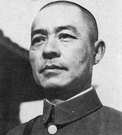 张自忠原是宋哲元第二十九军的师长，卢沟桥事变后，二十九军伤亡很大，副军长佟麟阁、