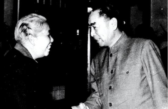 1952年，鲁迅的遗孀许广平来到中南海西花厅做客，周恩来见到许广平后，高兴地说道