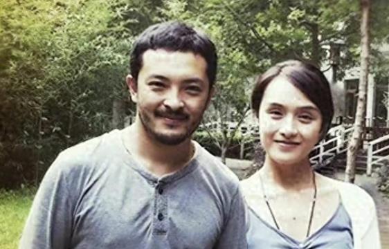 富大龙从影多年，凭借扎实演技塑造诸多经典角色。结婚12年零绯闻，堪称娱乐圈清流。