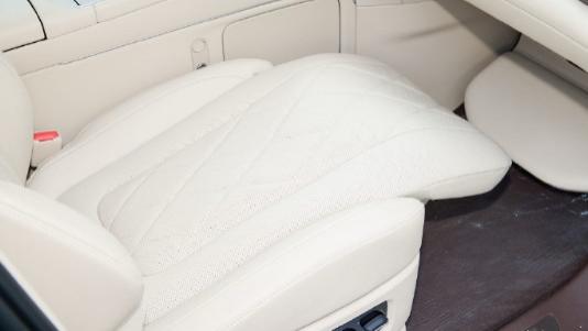 增加汽车舒适性的无缝腿托，你喜欢哪一种？