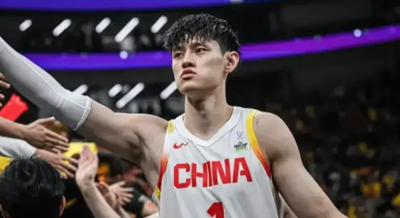 不得不说，中国男篮的复兴，这3名长人相当关键！

第一位，曾凡博，身高2米08，