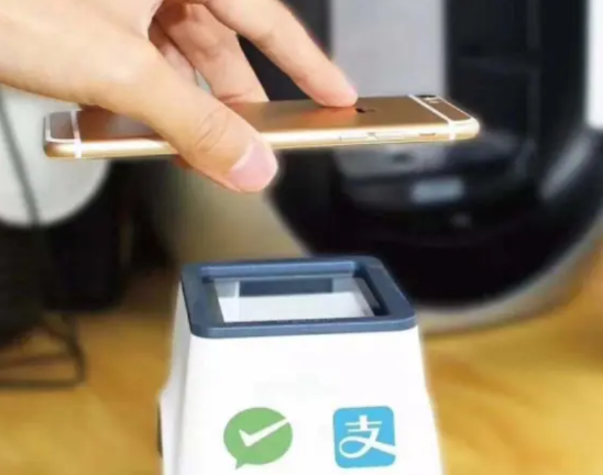 为什么扫码支付在中国流行，在发达国家被排斥？

因为发达国家看不上这种落后的技术