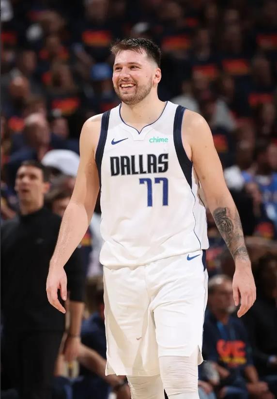 NBA打了一个多月，便浮现5支最具有冠军相的球队

1，凯尔特人
作为卫冕冠军，