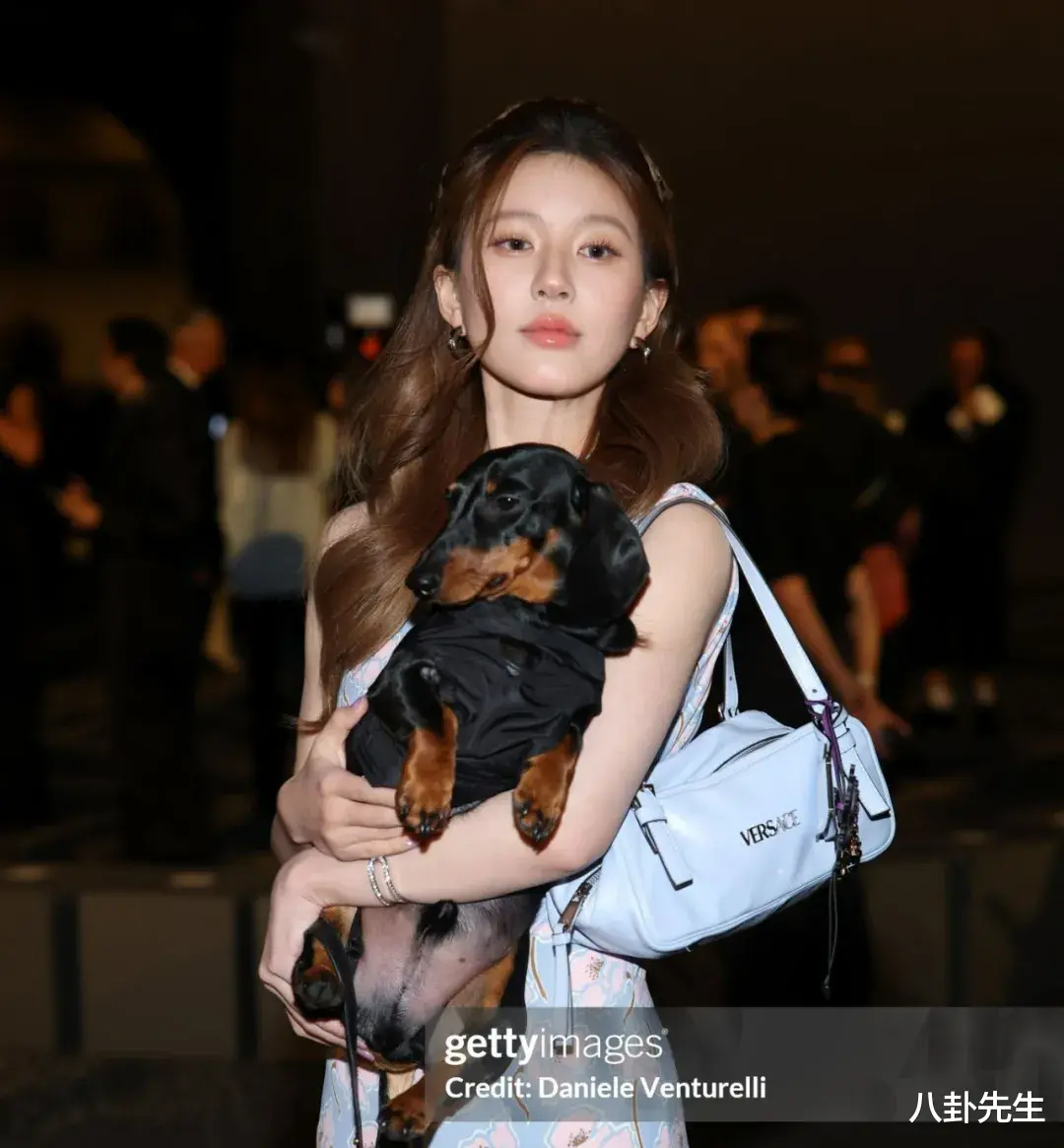 米兰时装周明星生图:舒淇美艳,戚薇一言难尽,章泽天不输女明星(米兰时装周明星都有哪些)-第16张图片-九妖电影 米兰时装周明星生图:舒淇美艳,戚薇一言难尽,章泽天不输女明星(米兰时装周明星都有哪些)-第16张图片-九妖电影