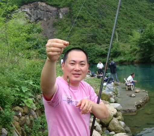 大叔你钓的鱼也太大了吧？