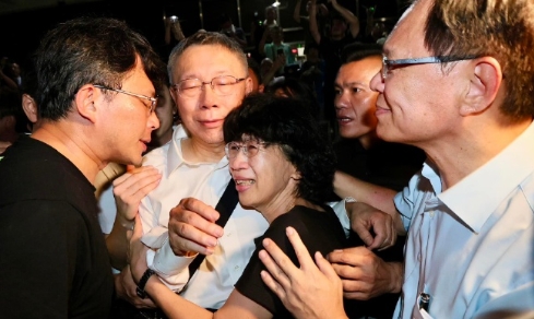 台湾的政坛就是这样，非常流行秋后算账。柯文哲已经得罪了民进党和国民党。

这次他