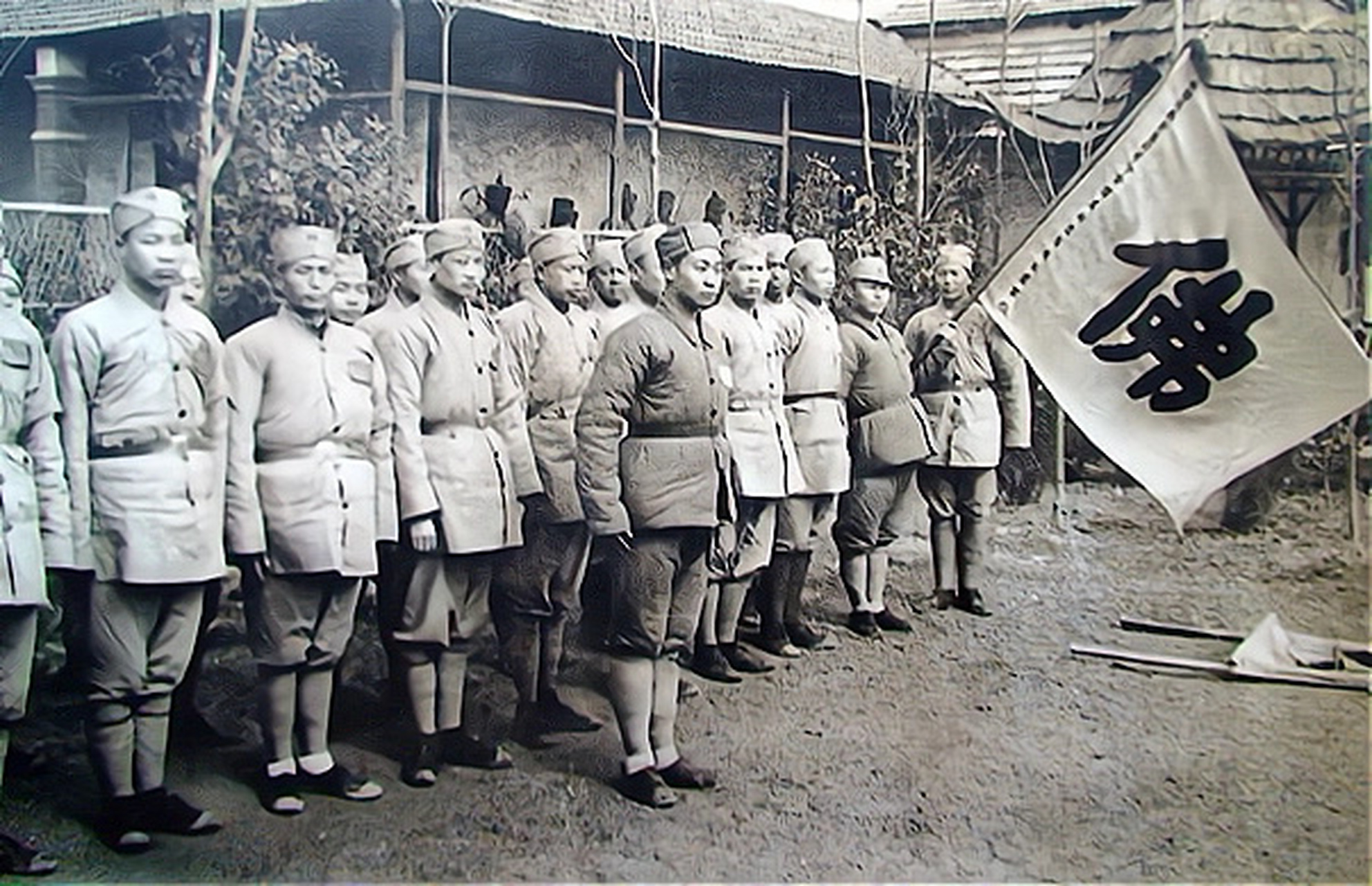 1944年日军发动豫中会战，河南中原大地战火遍地，国军在河南战场一败千里，在危难