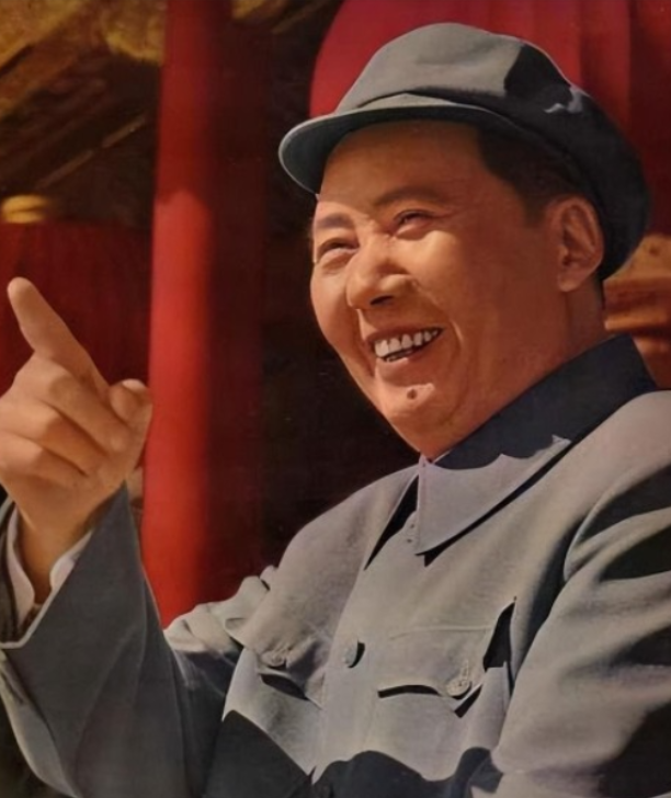 1949年，他接手这个国家时，国家只有5.4亿人，人均寿命才35岁，文盲率高达8