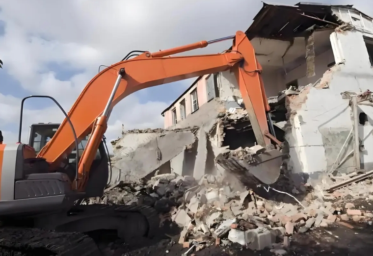 “强拆的悲剧！”湖南湘潭，45岁开快递站的祝海被通知老家老宅即将拆迁，回去后村委