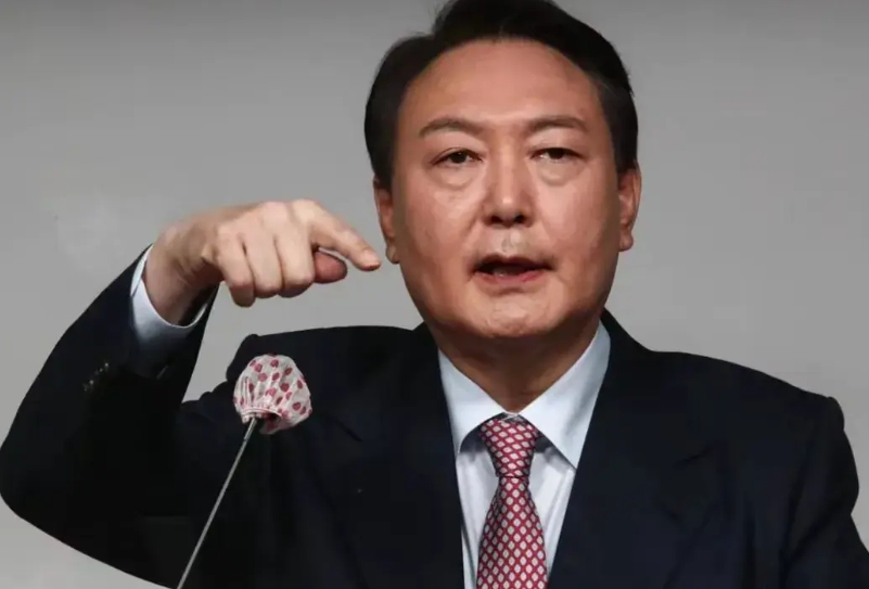 尹总还有翻盘的可能吗？
先说结论，毫无机会。弹劾完后，弹劾结果需由最高法院审理，