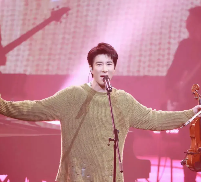 觉不觉得王力宏团队有问题！
王力宏离婚官司在23年7月就胜诉！
他本来已经同意参