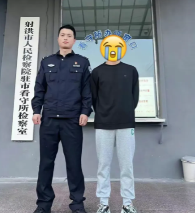 离了个大谱！四川射洪，一男子因盗窃罪被判刑6个月。可没想到，男子刚走出看守所10