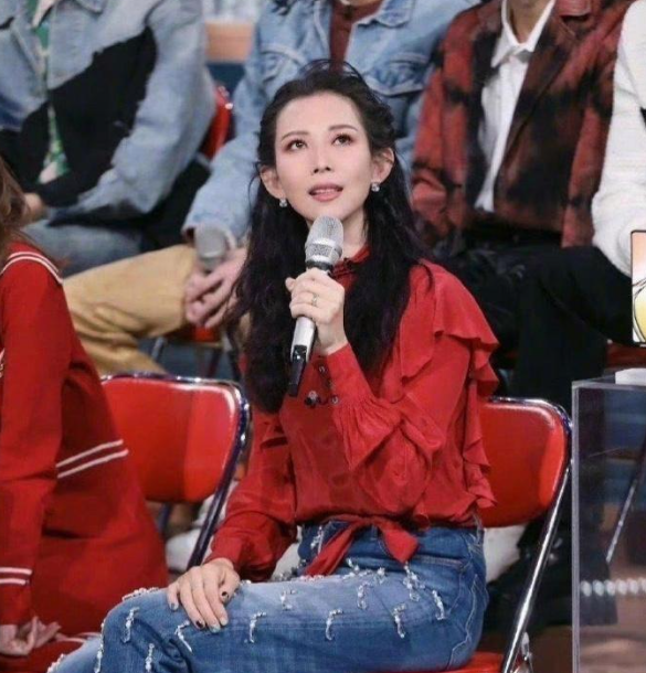 蔡少芬是做了医美吗？怎么突然间变得如此漂亮！