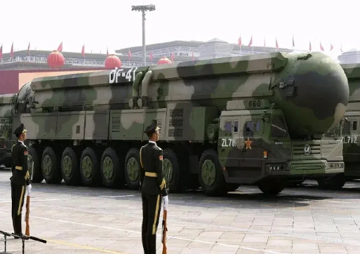 中国时隔44年，向太平洋实射洲际导弹，导弹射程12000公里，12000公里什么