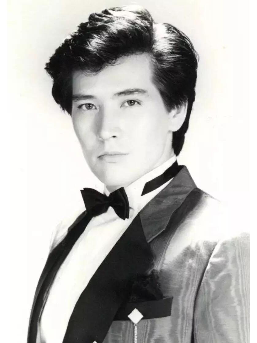 费翔：父母失败婚姻影响我一生