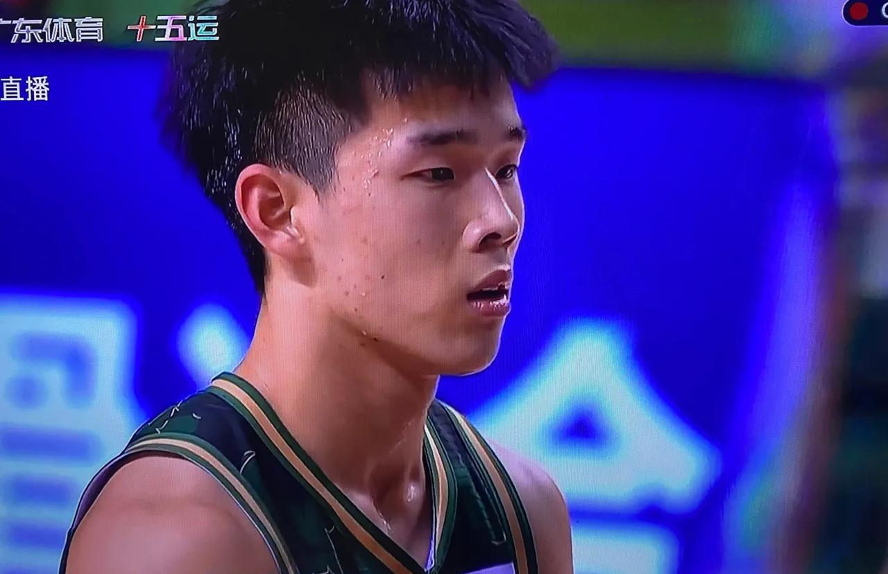 贵州这位球迷的话，总结非常到位！就好比打电子竞技，职业就是职业，主播就是主播。主