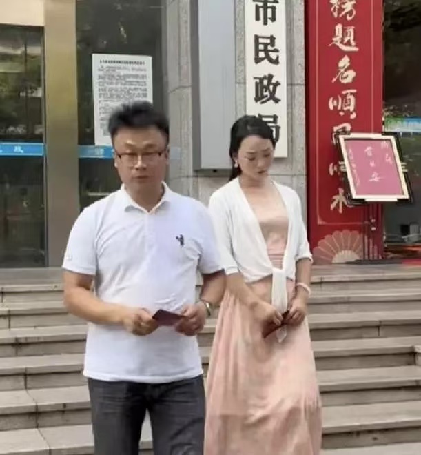 这也太真实了吧，好好的怎么就哭了呢哈哈哈哈哈