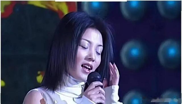她18岁为人母，25岁四登春晚，跟逃犯睡了4年却不知对方身份？（她18岁他28岁她叫他哥哥）-第18张图片-九妖电影