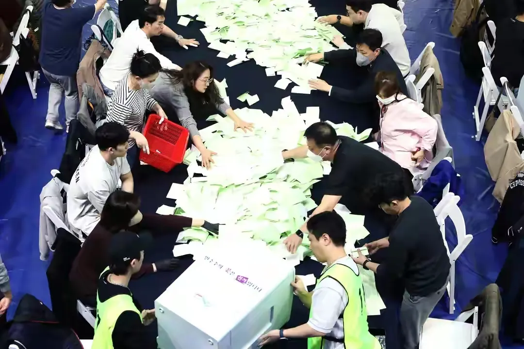 尴尬了！“我”就这么不受待见？尹锡悦欲哭无泪啊！韩国举行第22届国会选举，执政党