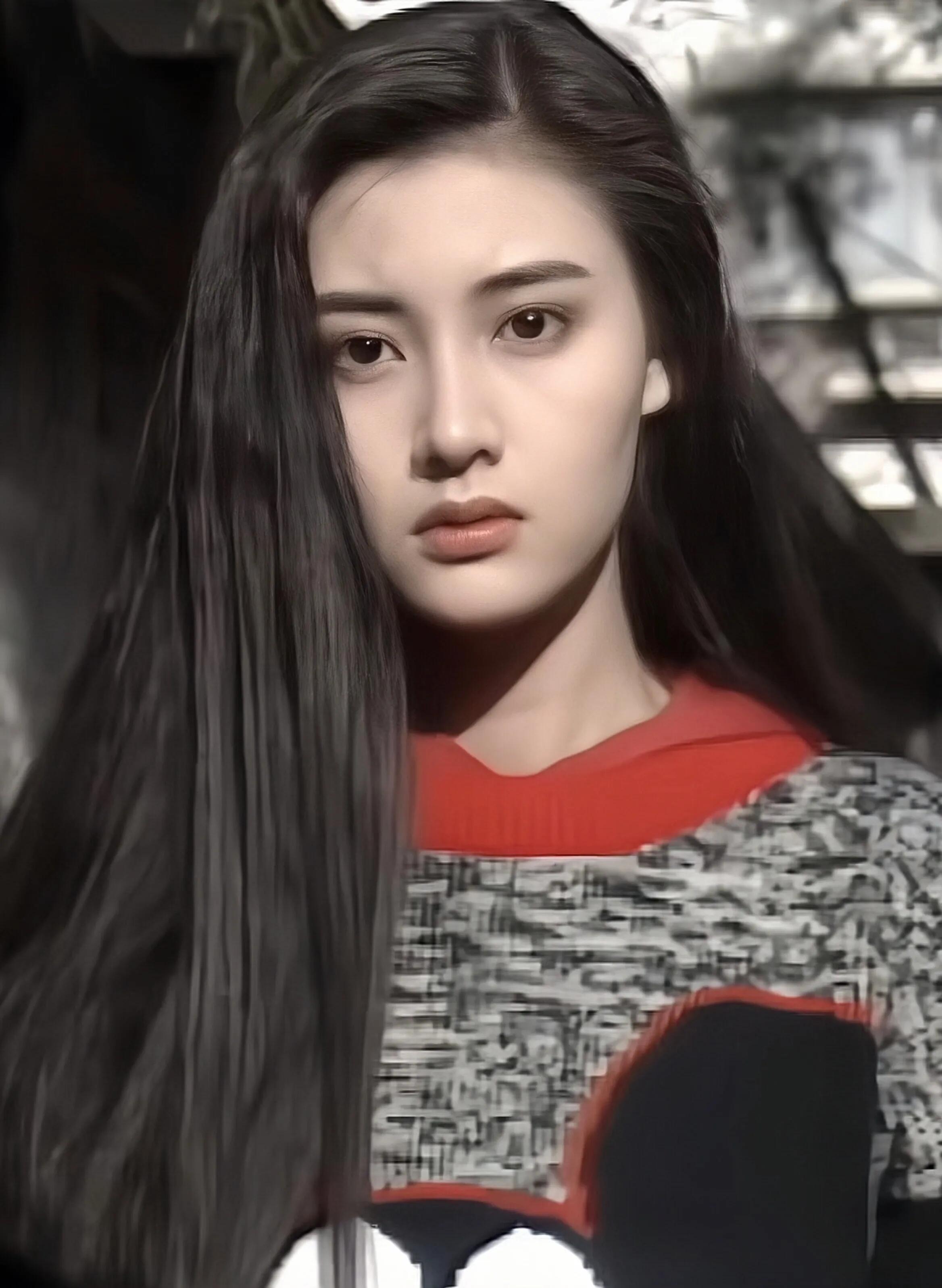 李嘉欣：岁月不败美人，优雅老去活精彩