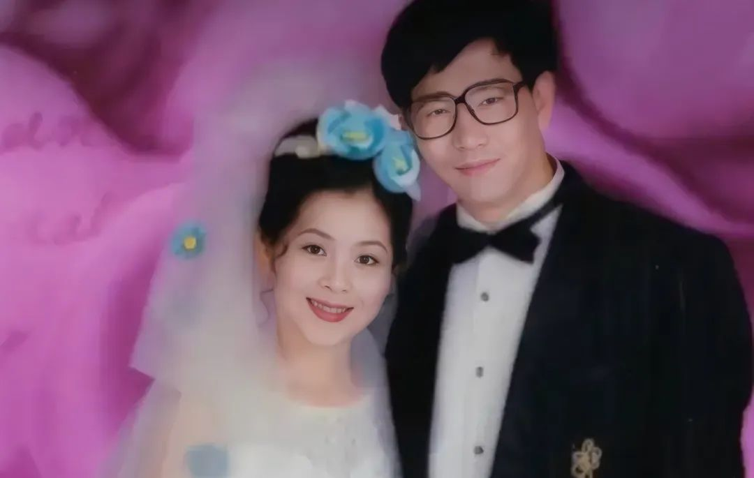 一次，迟子建问董宇辉:“你怎么读那么多书啊？”董宇辉脸一红:“找不到女朋友，每天