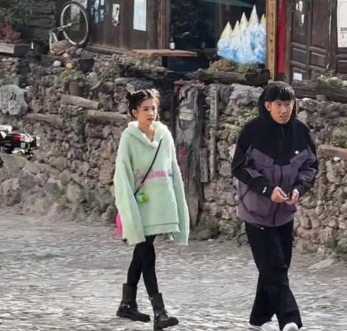 白鹿奔跑路透，好细一长腿 ￼￼