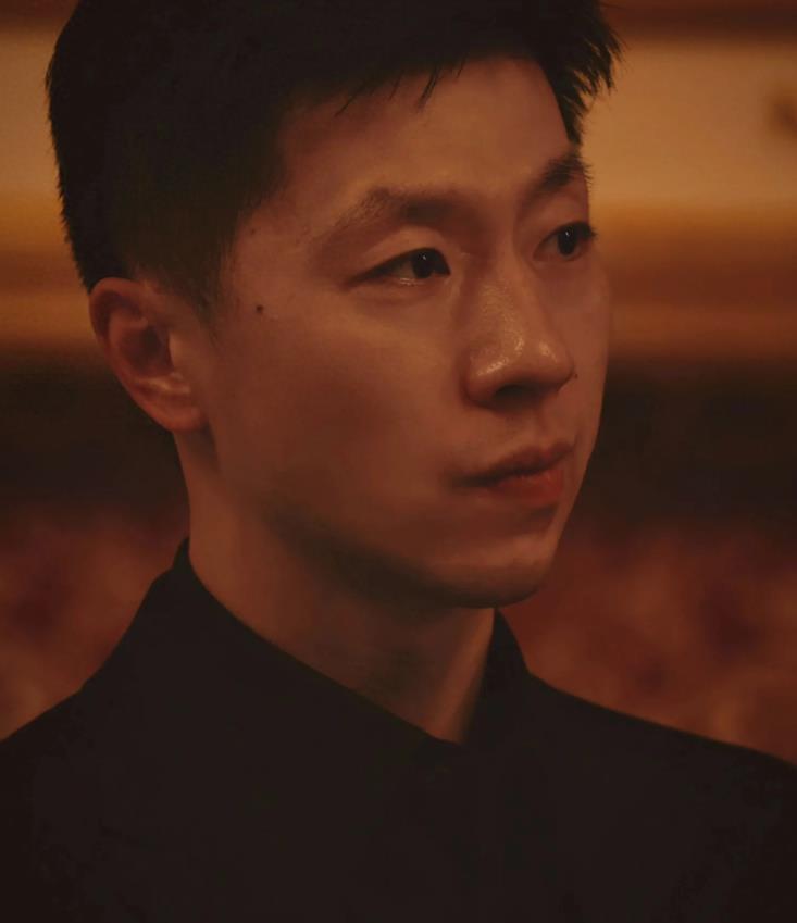 马龙真的是阳光帅气，根正苗红那种，帅得特别舒服。
 
龙队球技好，人品好。
 