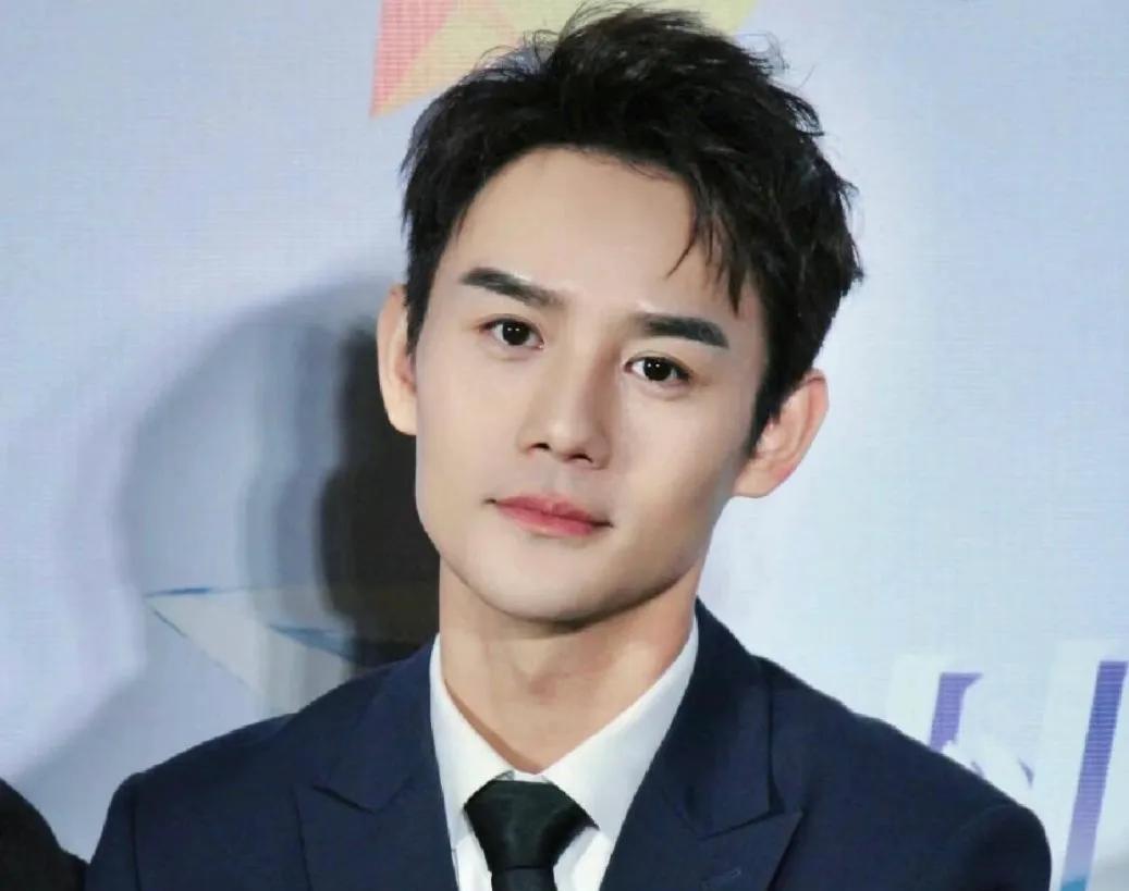 演员，王凯说，当年我从中央戏剧学院毕业后，直接就跟华谊兄弟这样的大公司签了约。本