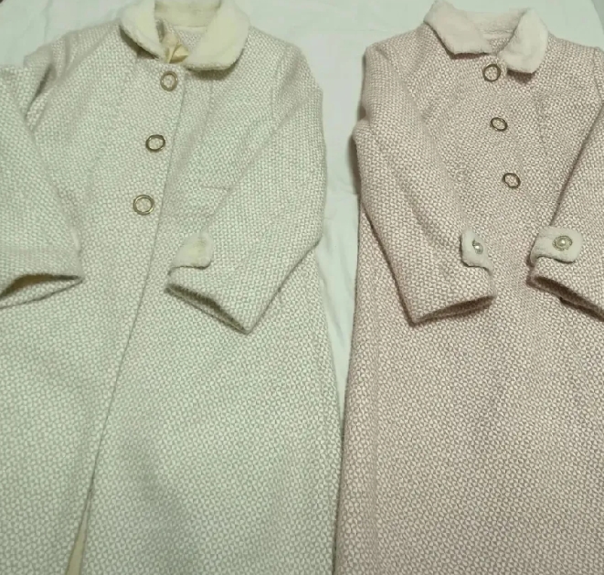 姐姐给她女儿买衣服，她女儿们都嫌弃，然后问我女儿要不要。
崭新的，一下没穿呀。