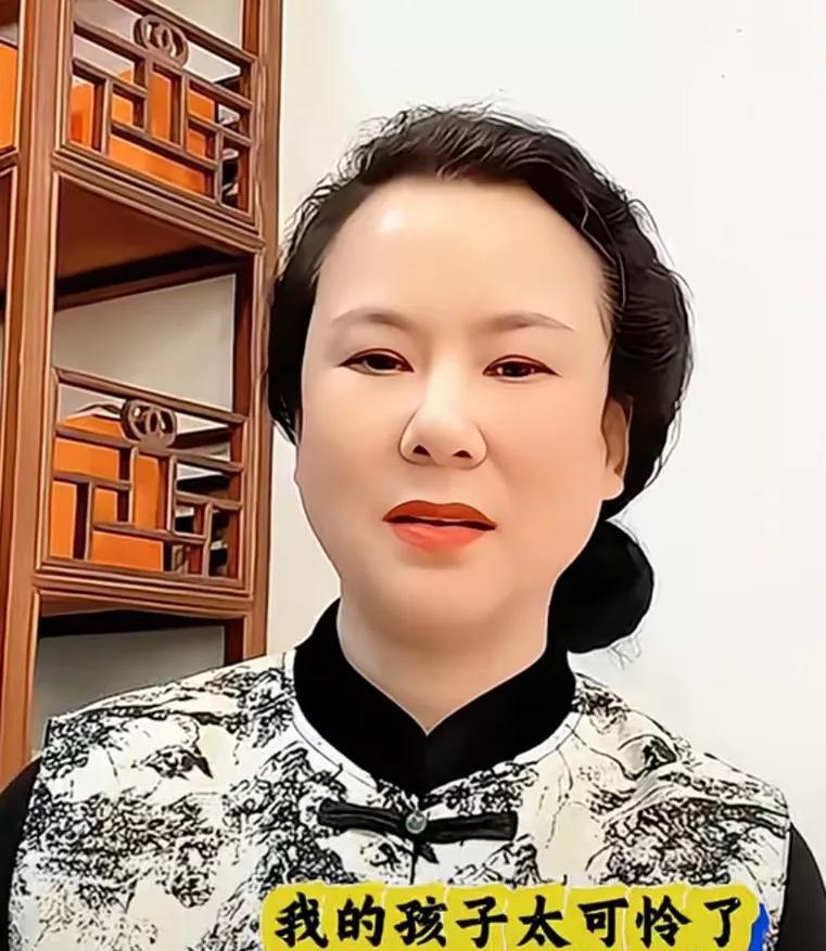 谢广坤前妻王小华直播间被封号后，隔空喊话谢广坤：

我的孩子太可怜了，谢广坤说你