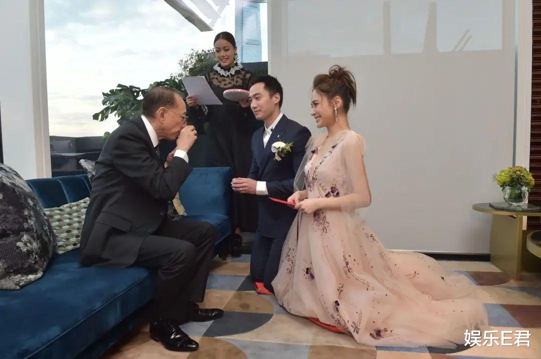 43岁阿娇参加商演，身材复胖造型翻车，唱功被批还不如路人（阿娇宣布终身不嫁 知乎）-第13张图片-九妖电影
