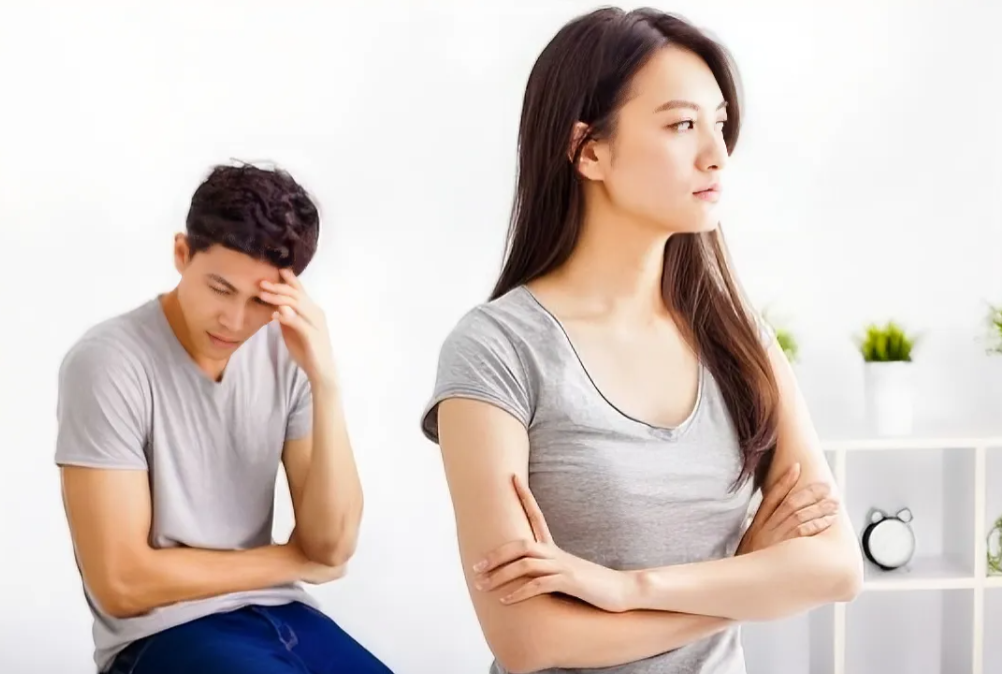 35岁以后的夫妻都过成什么样了？
你们的夫妻生活也这样吗？同一屋檐下，各睡各屋，