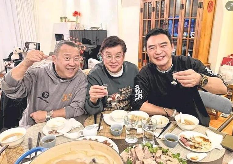 钟镇涛庆祝72岁生日
艺人钟镇涛（阿B）圈中人缘好，每年庆生宴必定邀来多位重量级