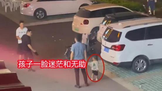 妻子聚会半夜还不回家，丈夫抱着孩子去找她，直言穿成这样怎么好意思给聚餐