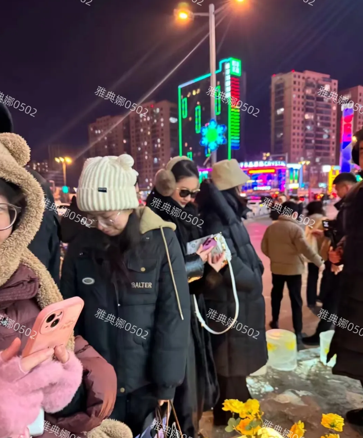哈尔滨哈西万达遇到刘亦菲了，本人好高穿着皮草特别贵气有气质，因为戴着墨镜不太敢确