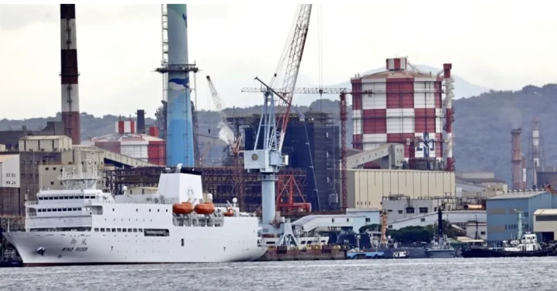 台“海鲲潜艇”泊港测试进度85%   2025年4月海上测试

台造潜艇原型艇“
