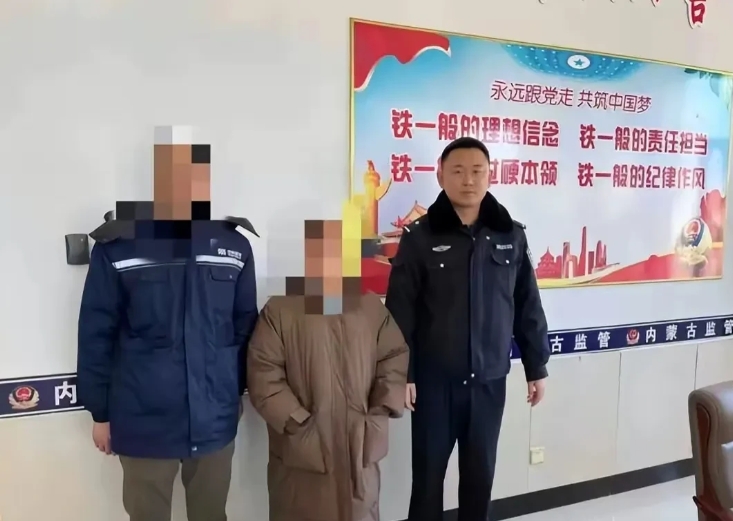 江苏无锡，一女子为了拉拢男客人，直接选择在路边的车内出卖“肉”体，万万没想到，警
