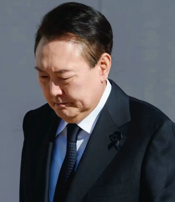 韩国总统尹锡悦亲自到了检察厅一趟